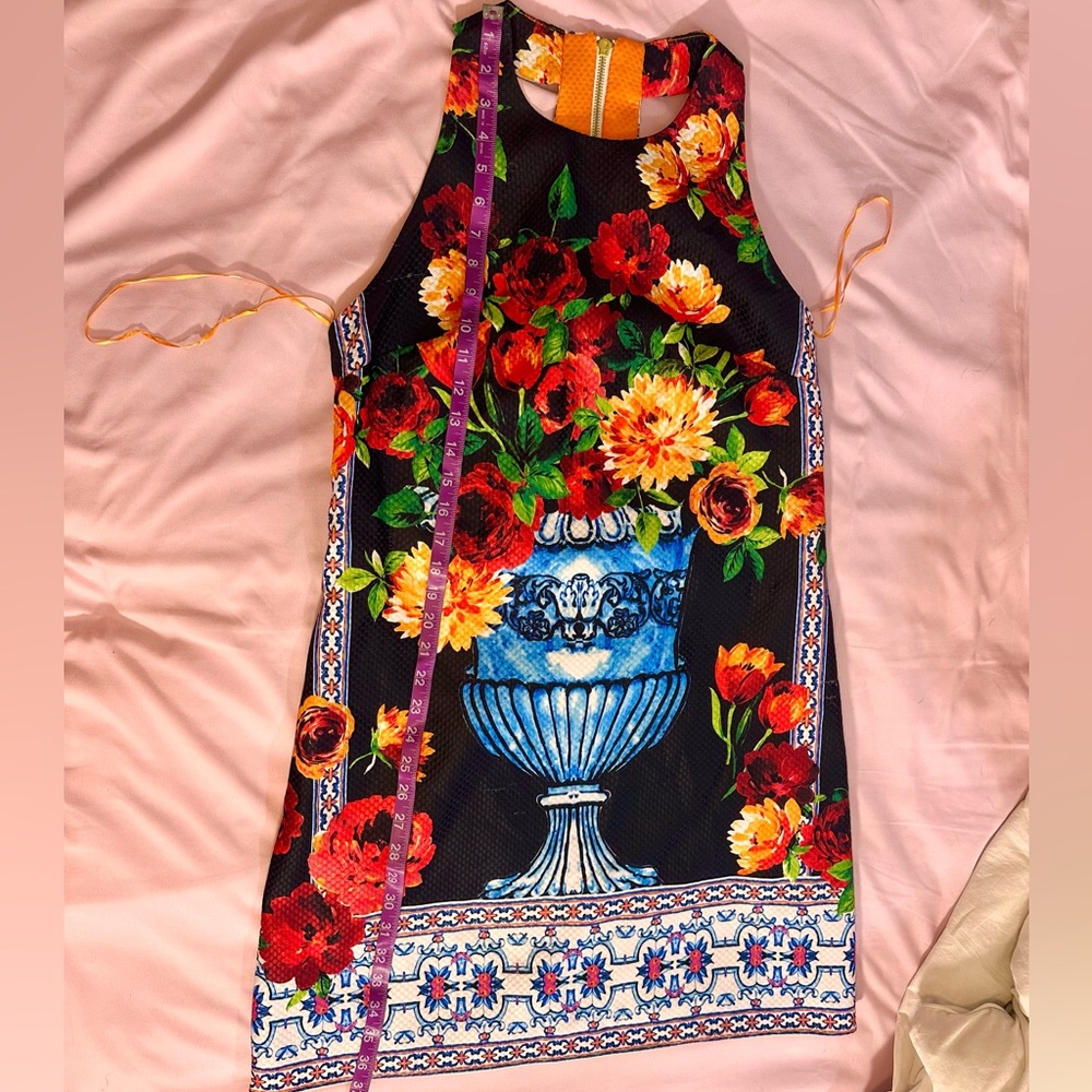 Nicole Miller Bold Elegant Floral Shift with T-Zipper Back